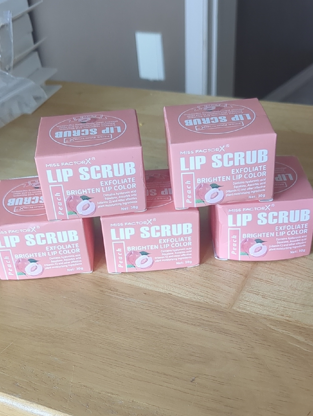 Peach Lip Scrub - Exfoliating & Brightening